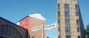 Schwieriger Standort: Das Grundstück an der Dennewitzstraße 1 mit der benachbarten U-Bahn, die hier durch das Haus Dennewitzstraße 2 fährt. 