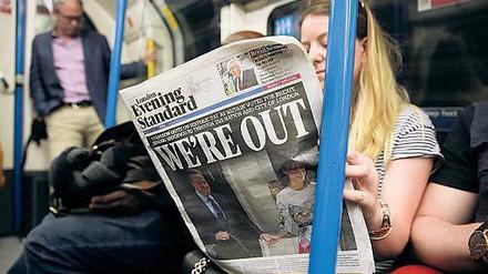 Draußen! In der Londoner U-Bahn am Tag danach. 