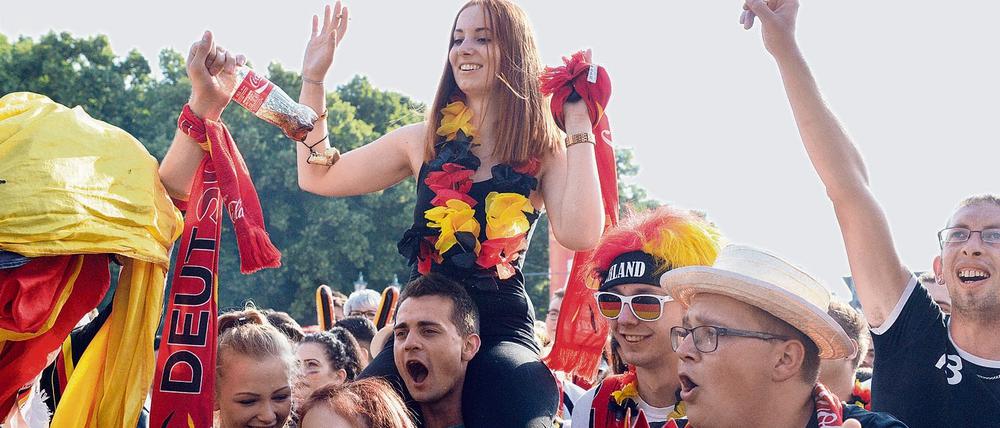 Und Sonnenbrille heute Abend nicht vergessen.