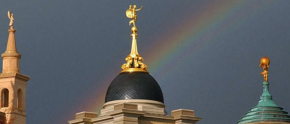 Regenbogen über dem Brandenburger Landtag