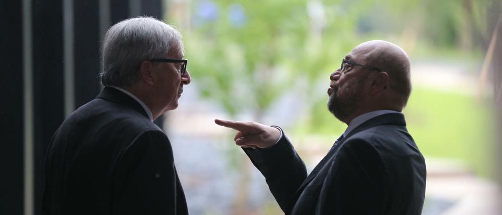 Der Präsident der Europäischen Kommission, Jean-Claude Juncker (l) und der Präsident des Europäischen Parlaments, Martin Schulz (SPD).