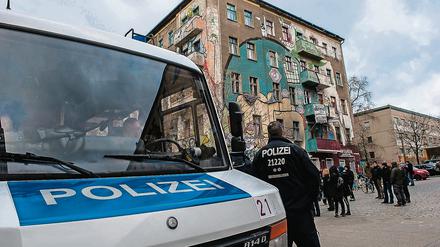 Häufig in Friedrichshain: Polizei bei einem Einsatz in der Rigaer Straße im Januar.