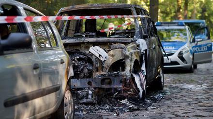 Seit einer Polizeiaktion auf der Rigaer Straße werden immer wieder Autos angezündet. 