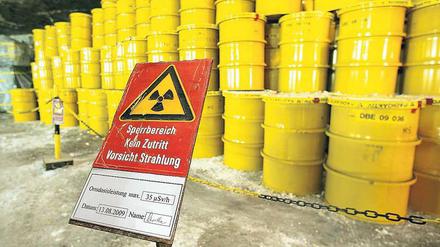 So nicht. Atommüllfässer mit schwach und mittel radioaktivem Müll lagern in Morsleben. Die Fässer sind für abgebrannte Brennelemente allerdings zu unsicher. 