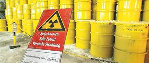 So nicht. Atommüllfässer mit schwach und mittel radioaktivem Müll lagern in Morsleben. Die Fässer sind für abgebrannte Brennelemente allerdings zu unsicher. 