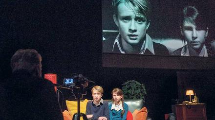  Junge Akteure in der Szenerie von „Five Easy Pieces“.