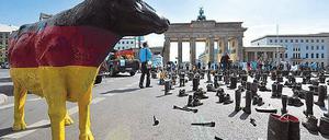 Schwarz-Rot-Gold. Diese Rasse dient vor allem zu Demonstrationszwecken, hier bei einem Protest der Bauern. 