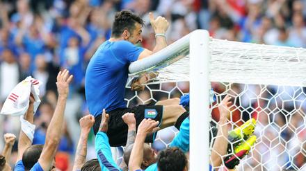 Gianluigi Buffons Latten-Jubel nach dem Sieg über Spanien.
