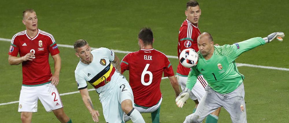 Gabor Kiraly (r.) hatte gut zu tun im Spiel gegen die Belgier.