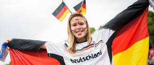 Deutschlandtrikots gibt es viele. Für die Herstellung jener, mit dem DFB-Logo braucht man aber eine Lizenz.
