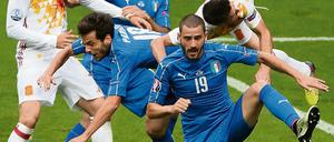 Männer fürs Grobe: Die italienische Abwehr um Bonucci (vorne).