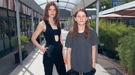 Stilbewusst. Die Musikerin Eliot Sumner (r.) und ihre Lebensgefährtin, das Model Lucie von Alten.