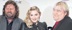 Mehr Engagement gewünscht: Die Vorstände der Jopp AG, Jürgen (58), links, und Ralf (55), 2013 mit Madonna in Zehlendorf. 