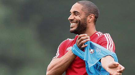 Ashley Williams träumte von England, jetzt ist er Kapitän bei Wales.