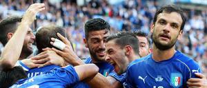Jubel in Blau. Italien schaltet Spanien aus und trifft im Viertelfinale nun auf die deutsche Mannschaft.