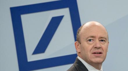 Unter Druck: John Cryan muss die Bank auf Zukunftskurs bringen. 