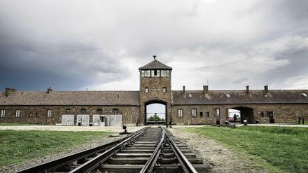 Holocaust, Nationalsozialismus? "Das hatten wir schon in der Schule rauf und runter", zitiert ein Didaktikprofessor seine Studierenden. Im Bild die Hauptwache des Vernichtungslagers Auschwitz. 