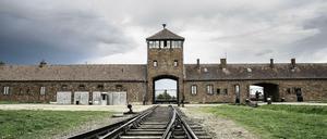 Holocaust, Nationalsozialismus? "Das hatten wir schon in der Schule rauf und runter", zitiert ein Didaktikprofessor seine Studierenden. Im Bild die Hauptwache des Vernichtungslagers Auschwitz.