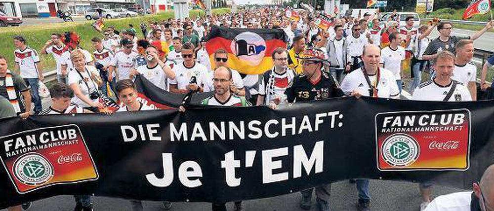 Wahre Liebe. Ob der Fanclub Nationalmannschaft das Team bald genauso poetisch besingt?