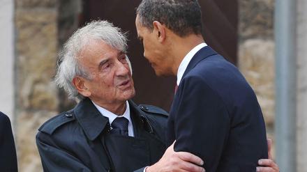 Zurück in Buchenwald. Elie Wiesel besucht 2009 mit US-Präsident Barack Obama das Konzentrationslager. 