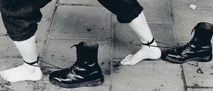 Ausschnitt aus Mona Hatoums Performance "Roadworks" von 1985.