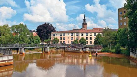 Braunes Wasser der Spree.