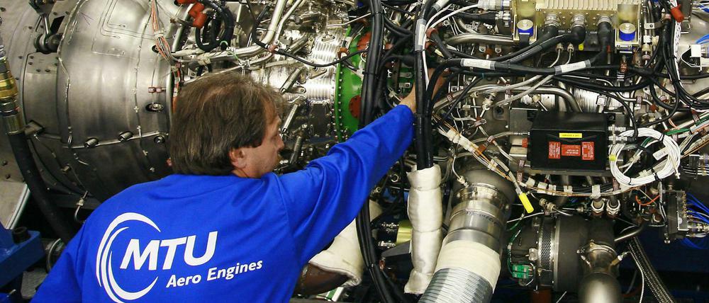 Ein Mitarbeiter der MTU Maintenance Berlin-Brandenburg.