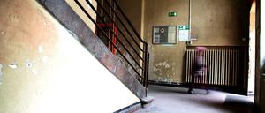 Das Treppenhaus einer Grundschule in Berlin.