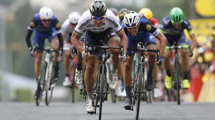 Weltmeister Peter Sagan zeigt auf der zweiten Tour-Etappe, warum er das Weltmeistertrikot trägt.