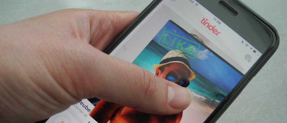 Auch ohne die Dating-App Tinder kann man Singles kennenlernen.