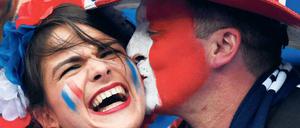 French Kiss. Lange schienen die Franzosen sich nicht für die Europameisterschaft im eigenen Land zu interessieren. Das hat sich schon mit dem Viertelfinale geändert. Nun treffen sie auf Deutschland.