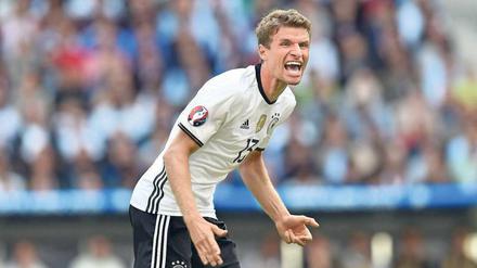 Berufsoptimist. Thomas Müller hat bei dieser EM noch kein Tor erzielt – trotzdem ist er gut drauf. Foto: Imago