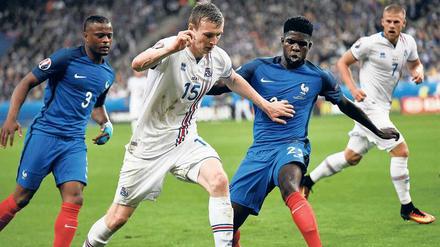Gefahrenabwehr. Frankreichs Evra und Umtiti.