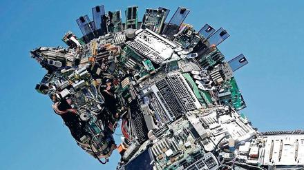 Trojaner im trojanischen Pferd: Das Kunstobjekt besteht aus infizierten Computern, zu sehen kürzlich auf einer Computermesse in Tel Aviv. 