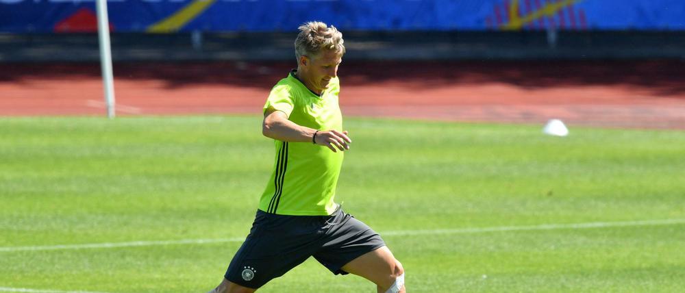 Trotz Band am Knie - Schweinsteiger soll gegen Frankreich von Beginn an auflaufen.