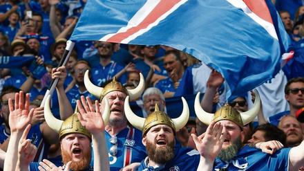 Die Fans des kleinsten EM-Teilnehmers mit dem großen Herz.