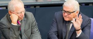 Kabinettskollegen: Wolfgang Schäuble (CDU) und Frank-Walter Steinmeier (rechts, SPD).
