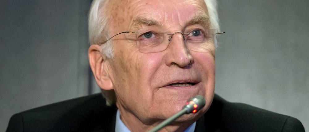 Der ehemalige bayerische Ministerpräsident Edmund Stoiber (CSU) fordert Volksentscheide auf Bundesebene in Deutschland.