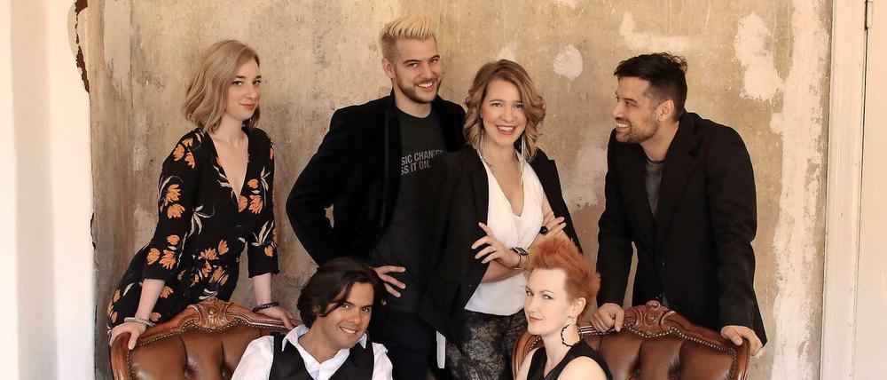 "Oper macht Spaß" - finden zumindest die sechs Mitglieder von "The Cast".