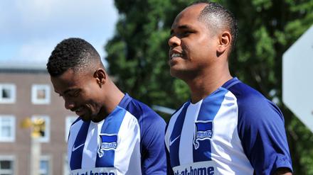 Salomon Kalou (links) und Ronny beim Trainingsauftakt am 29. Juni in Berlin.