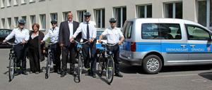 Stadtrat Stephan Machulik und Amtsleiterin Elke Gassert schicken die Fahrradstaffel zum Einsatz.