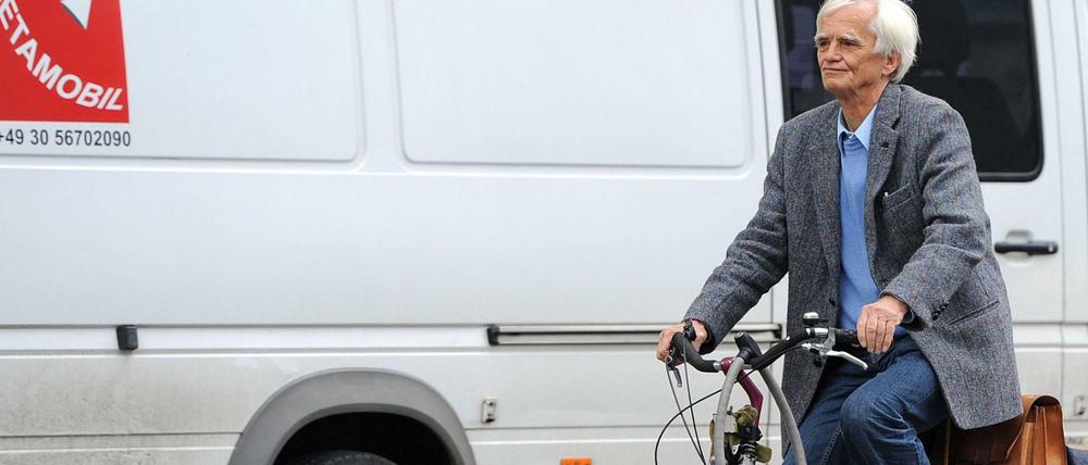 Vorbild Ströbele: Der Grünen-Politiker kommt seit Jahren mit dem Fahrrad zum Bundestag. Er sollte seine Reifen allerdings mal wieder aufpumpen.