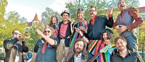 Kalypso Katz mit Pianist Boris Kontorowski (oben, 2. v. re).