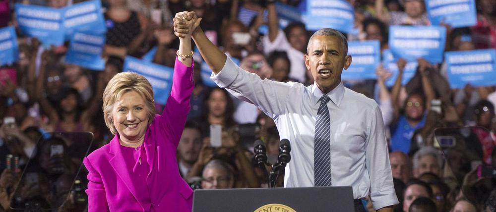Barack Obama und Hillary Clinton bei ihrem ersten gemeinsamen Wahlkampauftritt am Dienstag in Charlotte, North Carolina.