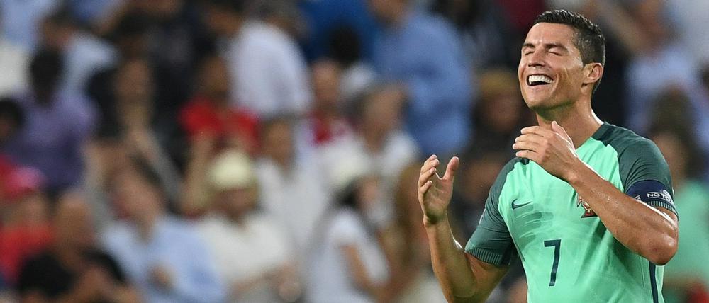 Ein Interview mit Portugals Superstar Cristiano Ronaldo sollte der Traum eines jeden Reporters sein. Nach dem Sieg gegen Wales nutzte ein portugiesischer Journalist die Gelegenheit jedoch dafür, seine euphorischen Gefühle zum Ausdruck zu bringen.