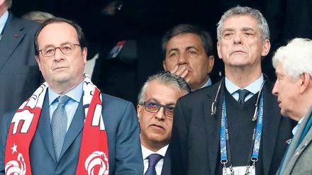 Mächtiger unter Mächtigen. Villar (mit Akkreditierung um den Hals neben Frankreichs Präsident Hollande).