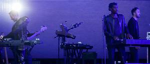 Massive Attack mit Robert "3D" Del Naja (li.) und Grant "Daddy G" Marshall (2. v. r.) in der Zitadelle Spandau.