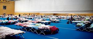 Zurzeit schlafen die rund 1000 Flüchtlinge in Pankow noch in Turnhallen (Symbolbild).