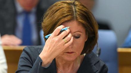 Ministerpräsidentin Malu Dreyer (SPD) während einer Sondersitzung des Landtags zum Flughafen Hahn. 