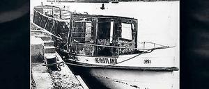 Nach einem Vergaserbrand des Benzinmotors stand die "Heimatland" (hier das zerstörte Schiff) sofort in Flammen